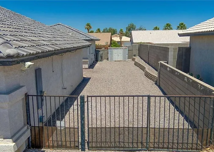 Holiday home Desert Oasis With Pool, Casita, Rv Parking And Full Hookups Fort Mohave