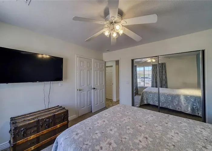 Holiday home Desert Oasis With Pool, Casita, Rv Parking And Full Hookups Fort Mohave