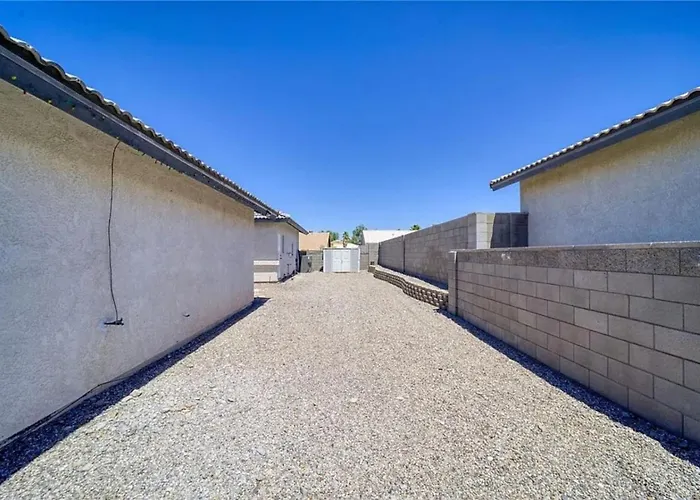 Desert Oasis With Pool, Casita, Rv Parking And Full Hookups Holiday home Fort Mohave
